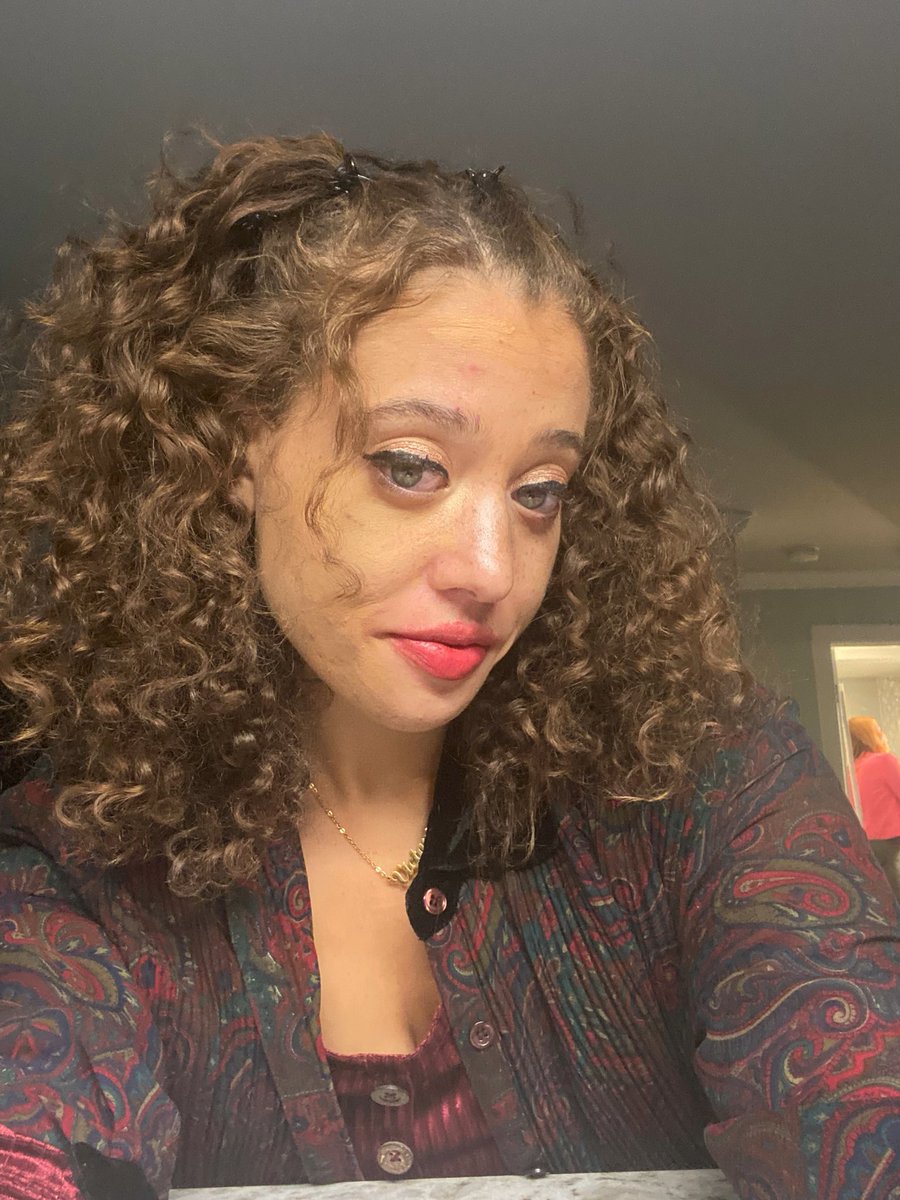 victoria4peace's tweet image. Sucks to be you #saintjhn #rivieratheater #riviera #Chicago #ifwebothdieyoung