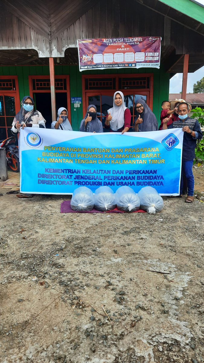 RiniSulistyo10's tweet photo. Penyerahan bantuan benih ikan d kab kutai kartanegara https://t.co/YSDyV1ApVI