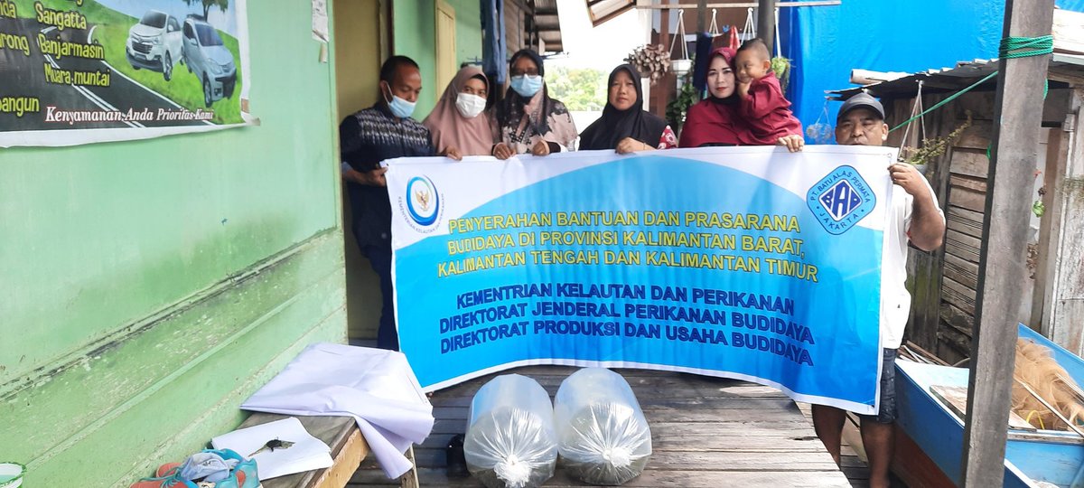 RiniSulistyo10's tweet photo. Penyerahan bantuan benih ikan d kab kutai kartanegara https://t.co/YSDyV1ApVI