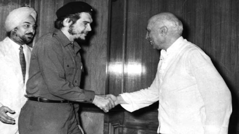 EmbaCubaIndia's tweet photo. Embassy of Cuba remember first Prime Minister of India, Sri Pandit Jawaharlal Nehru on his 132nd Birth Anniversary.
#Cuba_India🇨🇺🇮🇳 https://t.co/pRkz2IQC9J