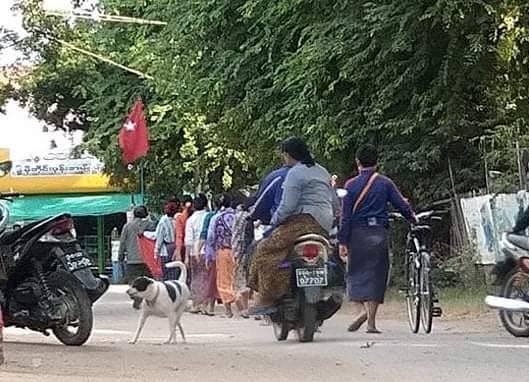 SaiPyaePhyoMau1's tweet photo. Locals of a village in ShweBo Tsp never skip a day to protest against Genocidal Dictatorship &amp; showed support to @NUGMyanmar. #HelpMyanmarIDPs #Nov14Coup    #WhatsHappeningInMyanmar https://t.co/u4iLBUG4RX
