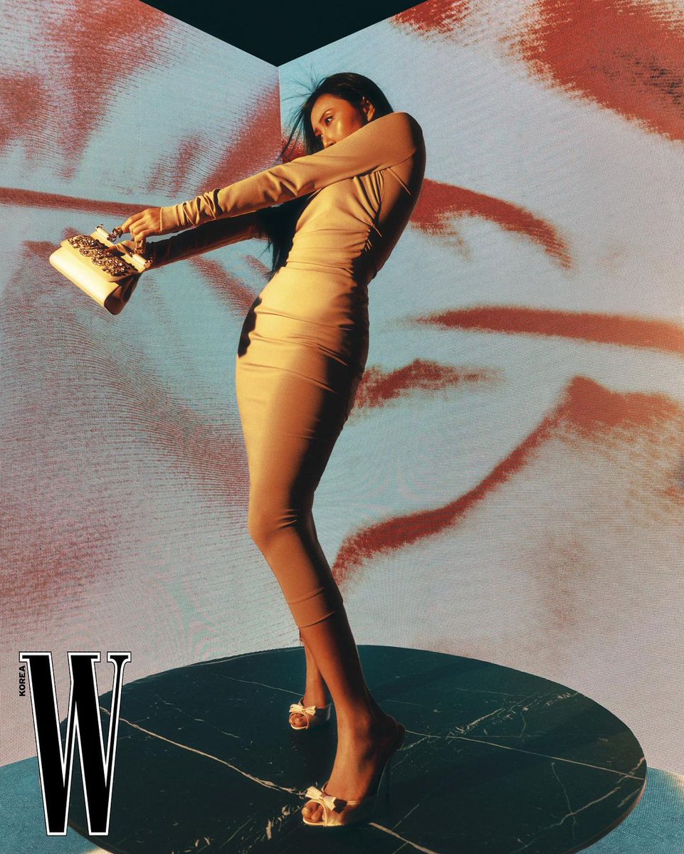 HwasaGlobal's tweet photo. [📸]
W Korea December Issue Cover <Love Your W>

COVER GIRL HWASA 

🔗 https://t.co/CD3FtLfMPp

[Guilty Pleasure — 2021.11.24 6PM]
#HwaSa #화사 https://t.co/26uYTXn9L1