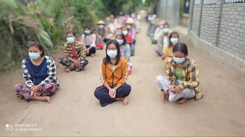 SaiPyaePhyoMau1's tweet photo. Locals of Northern Salingyi &amp; Eastern Yinmarpin Tsp staged a joint protest against Genocidal Dictatorship. #HelpMyanmarIDPs #Nov14Coup    #WhatsHappeningInMyanmar https://t.co/FHuTM2gLAn