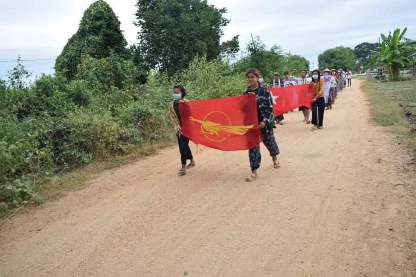 SaiPyaePhyoMau1's tweet photo. Locals of Northern Salingyi &amp; Eastern Yinmarpin Tsp staged a joint protest against Genocidal Dictatorship. #HelpMyanmarIDPs #Nov14Coup    #WhatsHappeningInMyanmar https://t.co/FHuTM2gLAn