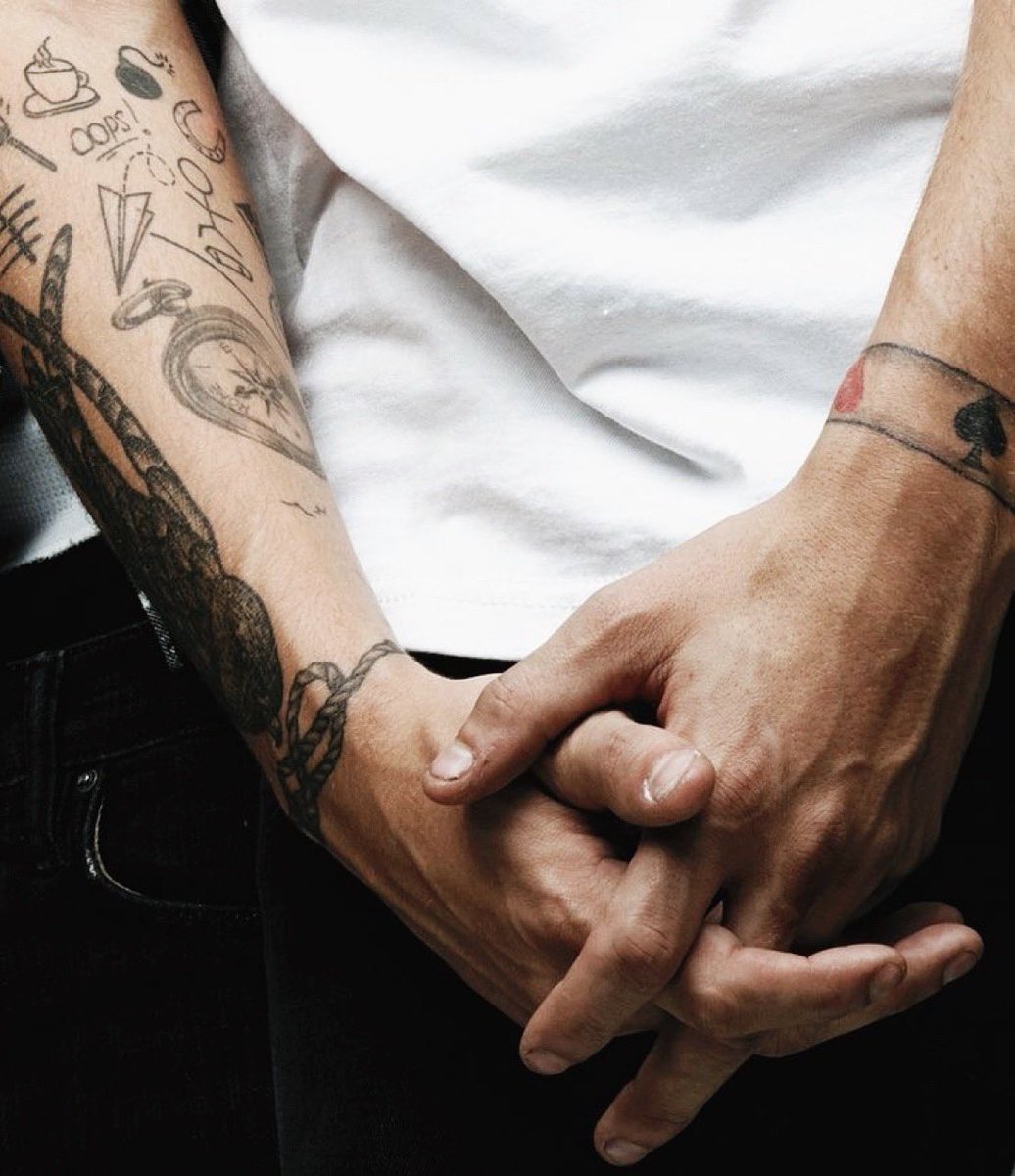 ୨୧ h&l daily (@daiiylarry) on Twitter photo 