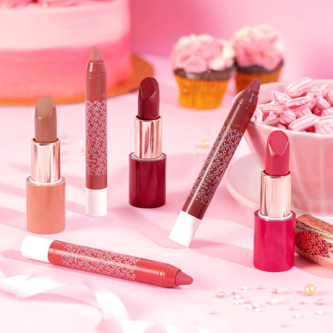 katrin_kay's tweet photo. All your LIP NEEDS - sorted 💄

Our Matte Drama Lipsticks and Matteinne Lip Crayons have ultra flattering buttery matte formulas 💕

// available exclusively at https://t.co/Cne8tsTUBv // 

🛍 Tap To Shop 🛍

#KayBeauty #KayByKatrina #LipstickSwatch #RedLips #KatrinaKaif https://t.co/eh3VHcsBUB