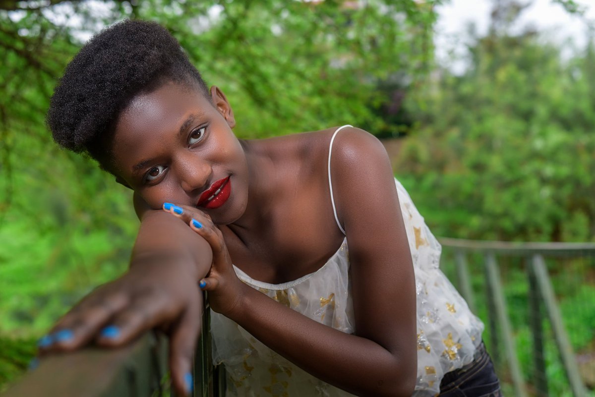 anthony_orokwo's tweet photo. I'm glad you saw this, so ladies and gentlemen i introduce to you some of portraits i have worked on 😊🤗❤
#portafolio 
#portraitphotography 
#art 
#pencildrawing https://t.co/rvWuLEu3HP