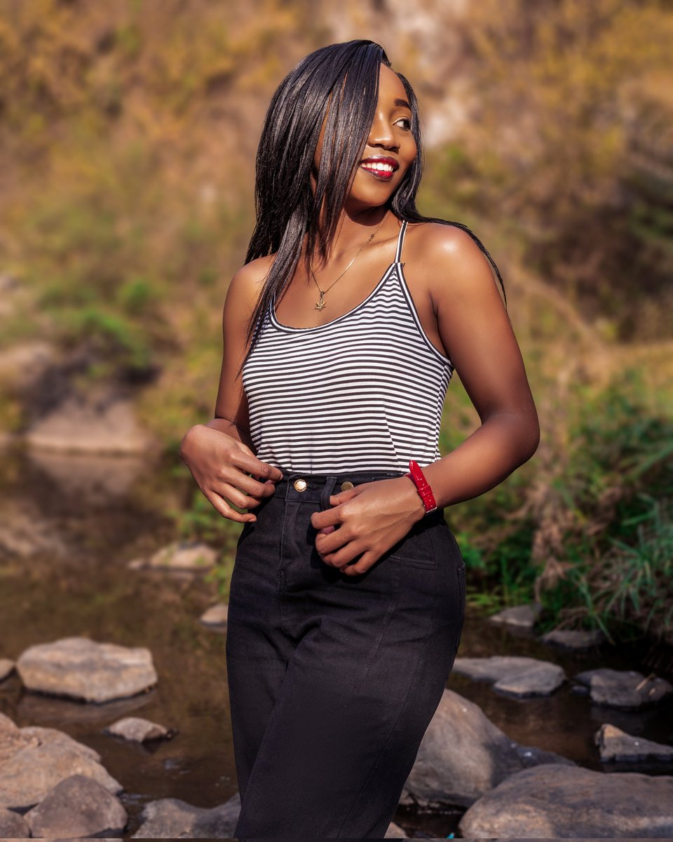 anthony_orokwo's tweet photo. I'm glad you saw this, so ladies and gentlemen i introduce to you some of portraits i have worked on 😊🤗❤
#portafolio 
#portraitphotography 
#art 
#pencildrawing https://t.co/rvWuLEu3HP