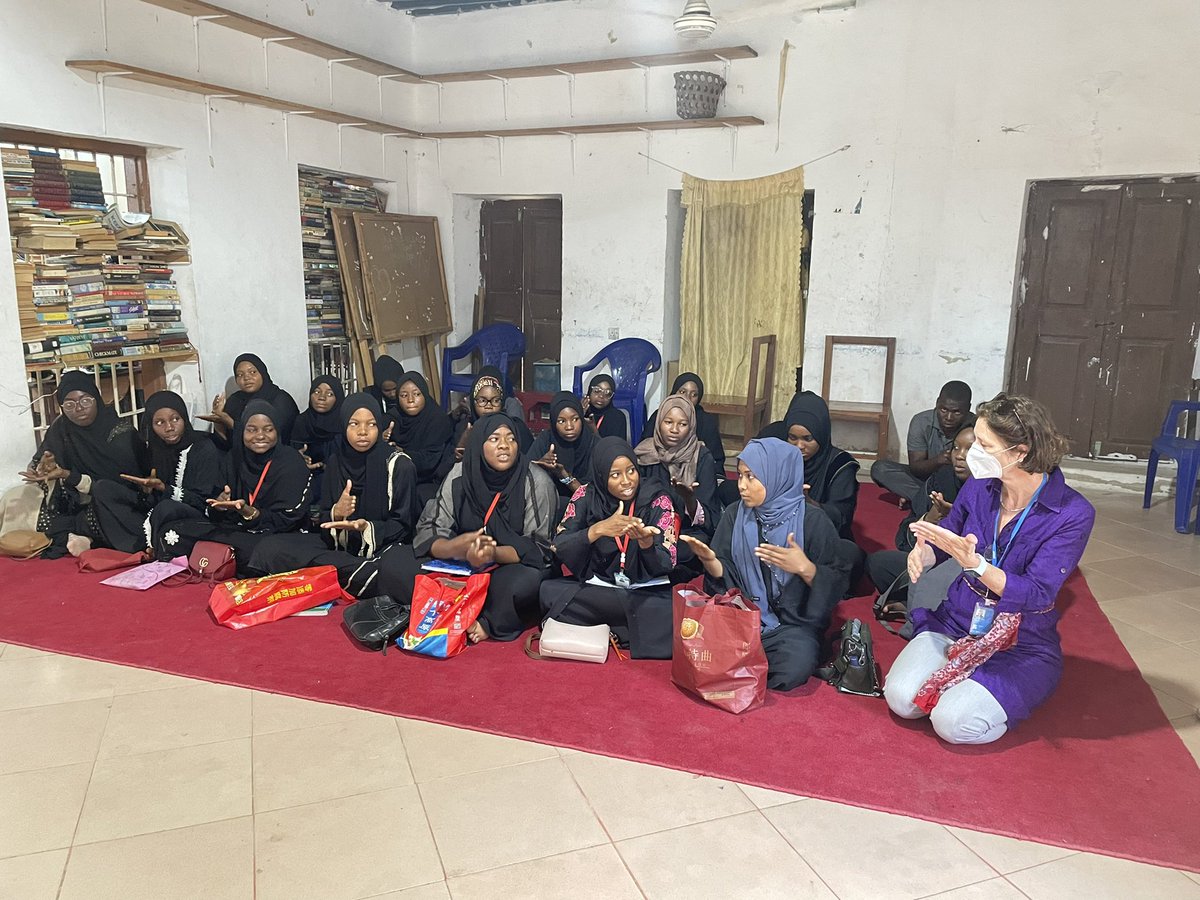 LiekevandeWiel's tweet photo. A pleasure to spend the day with some truly amazing &amp; talented young women at a @Unicef supported vocational Centre in #Tanzania. Training &amp; education change lives! https://t.co/DGE2R9ZAhk