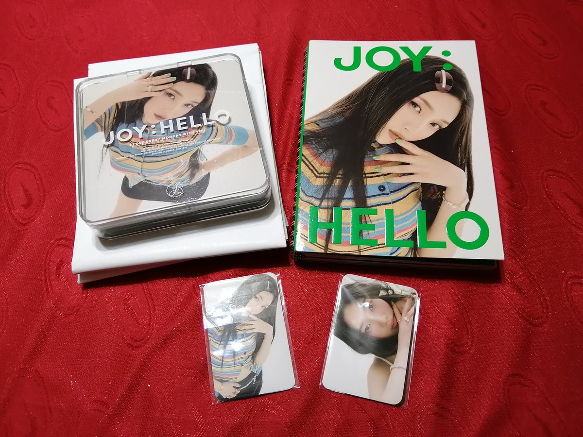 JYISW's tweet photo. Crying in Hello Joy tears THE ALBUMS ARE SO PRETTY OMG 😭 #JOY_HELLO @RVsmtown https://t.co/CivTAMNWv0