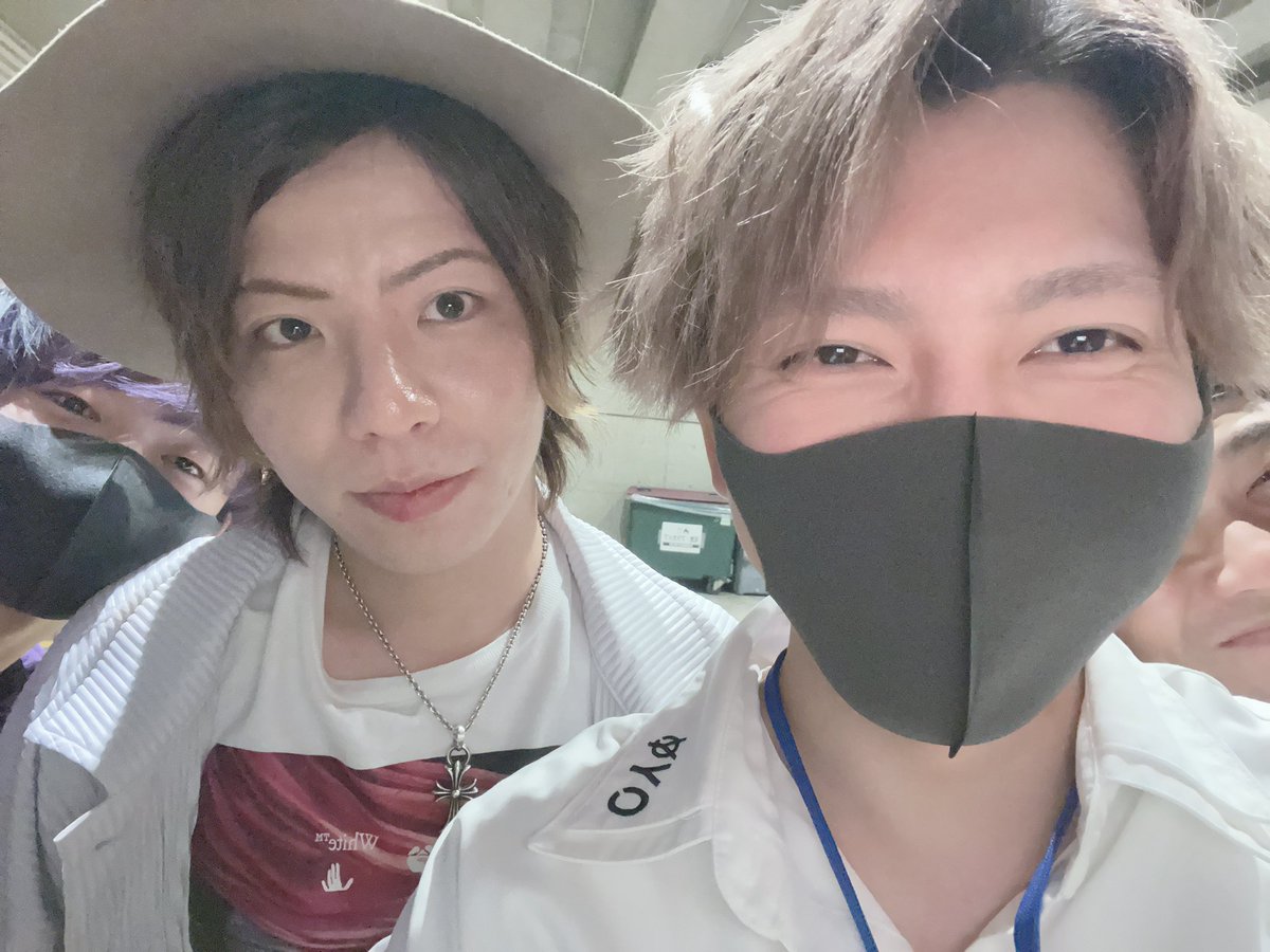Tu1x7's tweet photo. 4周年の写真見直してたらなんだよこれ
ふざけんなwww https://t.co/7rNeCetq87