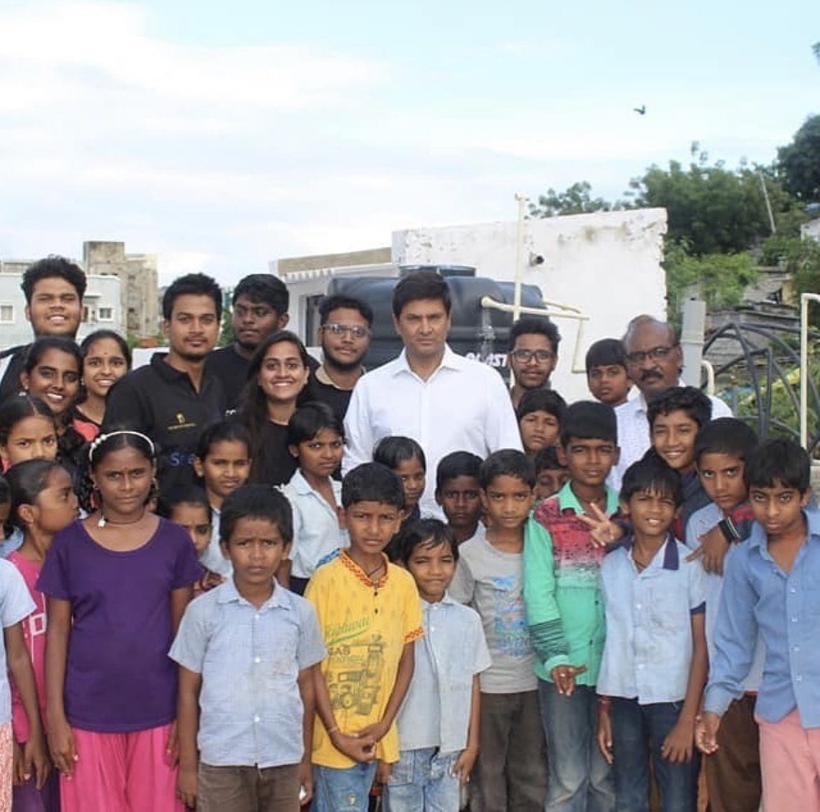MarriRajasekar's tweet photo. Nothing is as #nostalgic as reminiscing the #memories with these little stars✨on the Children’s Day☺️

#HappyChildrensDay 
#Throwback https://t.co/sZ2zNA6p9e