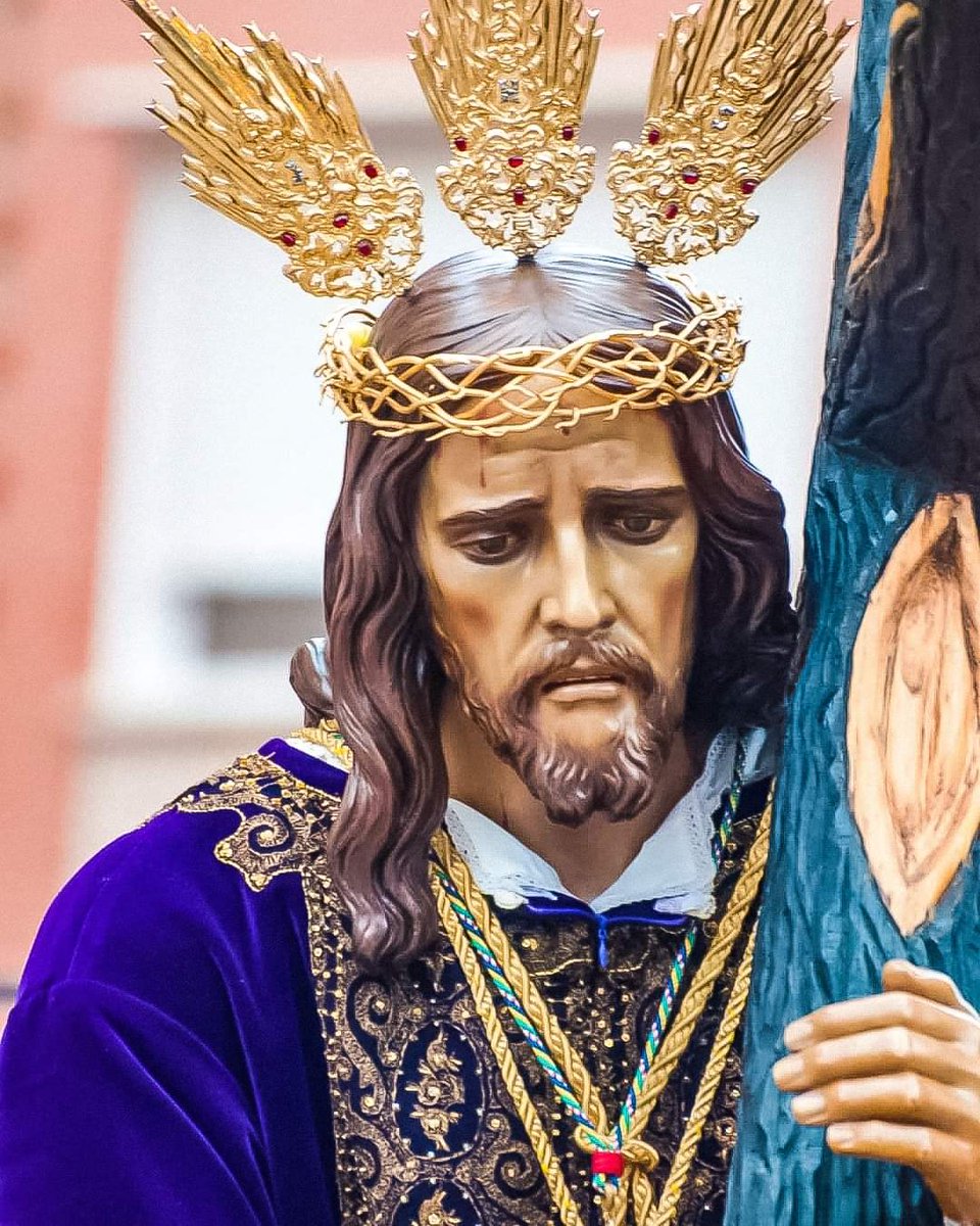 'Si quieres saber cómo vas, mira bien a Jesuscristo y después compara'.
San Pedro Poveda.

¡Feliz día del Señor a tod@s!.