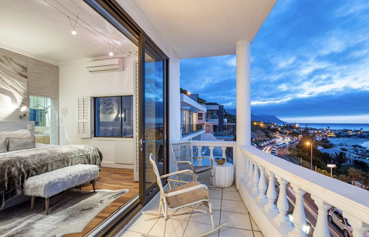 SaElegance's tweet photo. 📍#Clifton Beach - 3nights for 6adults - Beach Villa living at its best R3900per person. #JustAddYou #Travel 🌴 https://t.co/tRsMhqbM68