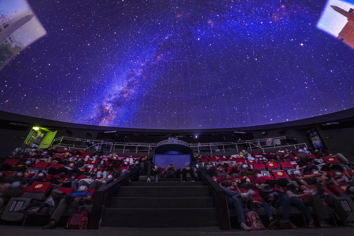 adibrawi's tweet photo. visitors did not miss the opportunity to bring their families to the National Planetarium during reopening. The National Planetarium provides information about the planet and everything about space. #planetarium #COVID19 #KualaLumpur https://t.co/hzyK0v34X4