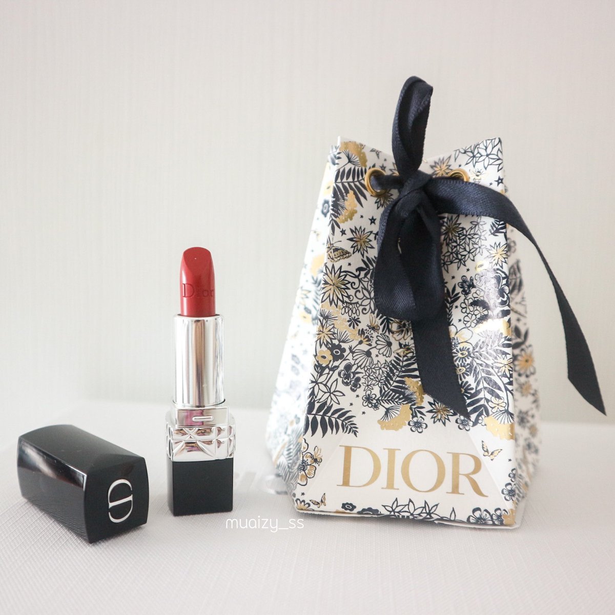 muaizy_ss's tweet photo. แจกค่ะซิสส 🪄🎄
ต้อนรับเดือนคริสมาสต์กันโหน่ย 🎅🏻
ลิป DIOR ขนาดมินิ + ถุงลิมิเต็ดตามภาพเลยจ้า
ประกาศตอนยอดฟอลครบ 12000 เป๊ะ 😳
                    ✨รี+ฟอล นะคะ

#แจก #แจกฟรี #แจกฟ��ีแค่รีฟอล #ไข่เค็มมาแจก https://t.co/0eZQhj4cL0