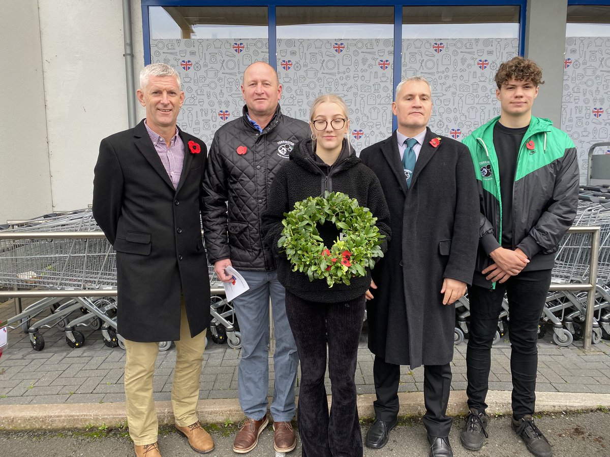 Members of Torrington Police Amateur Boxing Club at this morning’s remembrance service in the town.
Thanks to those that attended and Max Walker (not in picture).

“We will remember them”.