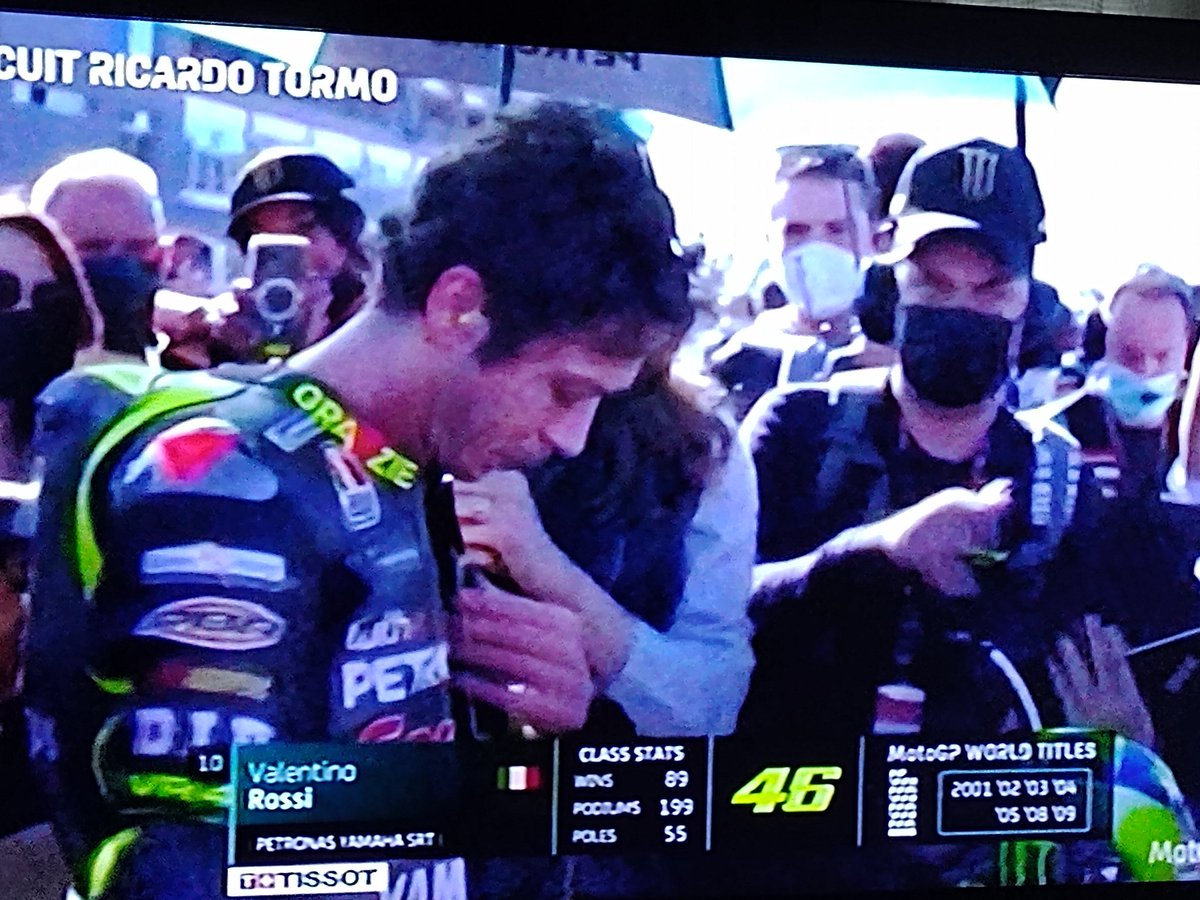 mauriupcn's tweet photo. Llegó la última , exitos fenómeno en lo que hagas , gracias por cambiar el deporte .#GrazieVale #MotoGP https://t.co/afHjiMYClF