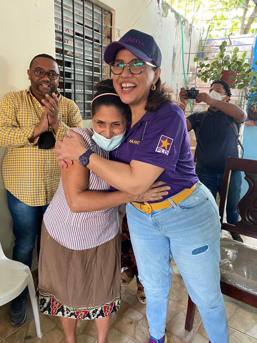 margaritacdf's tweet photo. Fue toda una inspiración, volver a ver a mi equipo de Progresando con Solidaridad, mujeres que han luchado conmigo en contra de la pobreza y la desigualdad. https://t.co/cbL8XtNckQ