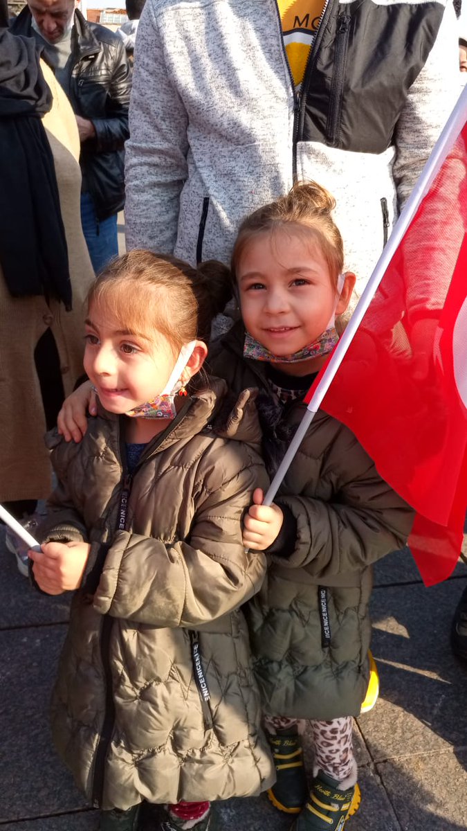 dobramadam's tweet photo. @YildizFeti Bu evlatlar tekrar babasız kalmasın https://t.co/eWdFzkB5i4