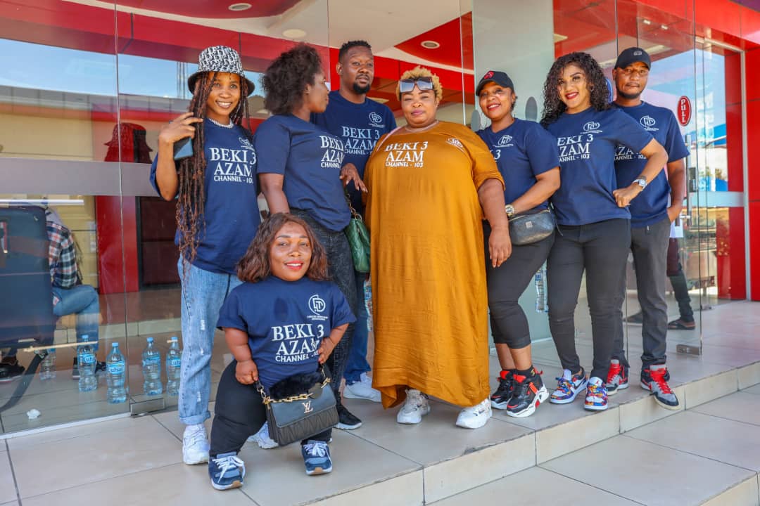 azamtvtz's tweet photo. #TeamBekiTatu na #TeamKombolela wako tayari…tumeshafika Mbagala Zhakiem tayari kukuletea rasmi #JamboLetu 

Shughuli nzima itakuwa MBASHARA #SinemaZetu kuanzia saa 10.00 Jioni

#JamboJambo #Kombolela #BekiTatu #Kitasa #SinemaZetu https://t.co/1wc4YVxnqo