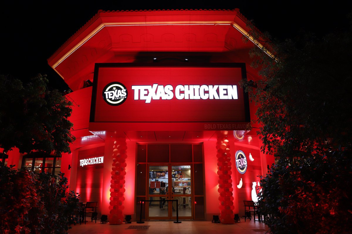 qatarliving's tweet photo. Fried chicken lovers are in for a treat as the newly-opened Texas Chicken at The Pearl Qatar offers some authentic and bold flavors of Texas.
Try it out and thank us later.
#QLdining
#FriedChicken
#ThePearlQatar
#Qatar
#QatarLiving https://t.co/XcqZIX4dvD