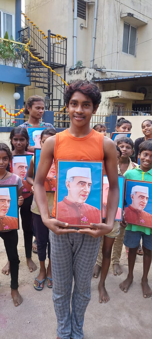 AlkaKispotta's tweet photo. बच्चे देश के भविष्य के कर्णधार हैं! जिनके ज्ञान, कौशल व विकास से देश का भविष्य तय होता है।

आज #छत्तीसगढ़_जवाहर_बाल_मंच बच्चों के साथ अच्छी शिक्षा, संस्कार व सभ्य समाज बनाने के प्रण के साथ चाचा नेहरू दिवस मनाये।

बच्चों को #बाल_दिवस की बधाई..

#बाल_दिवस 

@RahulGandhi @Cocopadhi https://t.co/vkV1vX9zQv