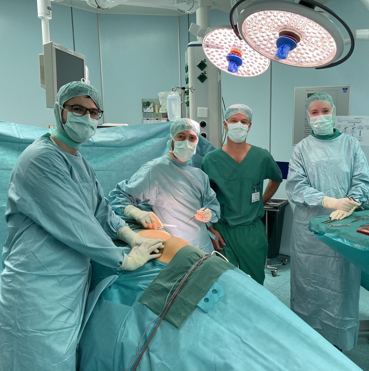 lorusso_MD's tweet photo. Amazing experience at #ERUS21 -DRUS Congress. Special thanks to the robotic mentors of @paoli_calmettes @JochenWalz @PignotG @ThomasMaubon @NicolasBranger1 @StanislasRybikowski @DavidsonSypre @FLannesMD to whom I dedicate the prize given by @AlbertoBreda1 and @pietrosdiana https://t.co/TUWIzng3H9