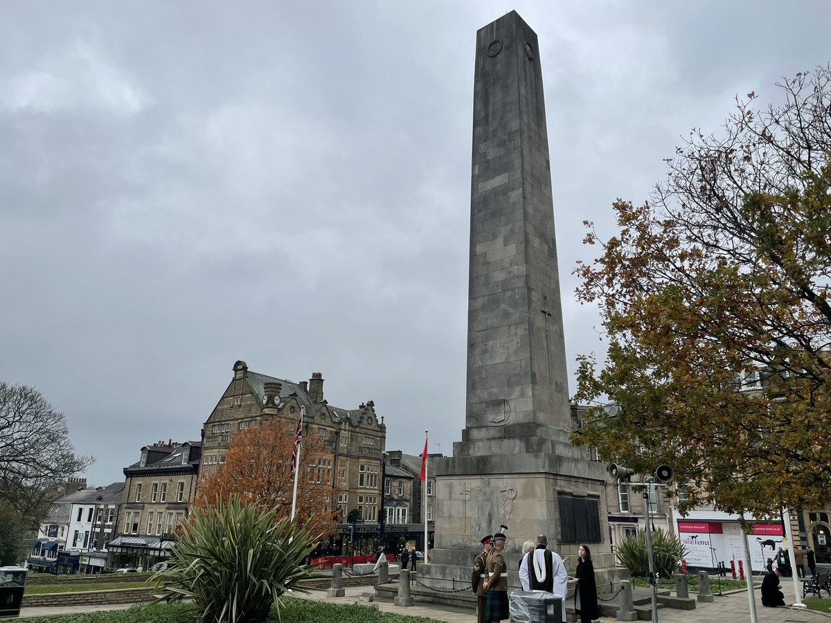 This morning, I laid a wreath on behalf of the College at the spectacular Harrogate Cenotaph. I did so beside @MayorHarrogate and representatives from @RoyalNavy and @RoyalAirForce. Thank you to JS Mulcahy-James who wrote the dedication. #WeWillRememberThem