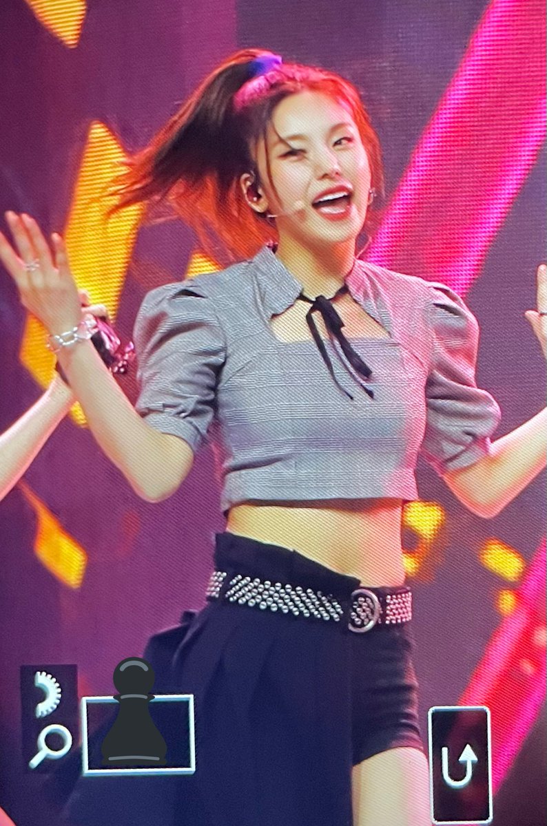 211114 월드케이팝 프리뷰 

예지야 무대 넘 오랜만🖤

#있지 #ITZY #예지 #YEJI