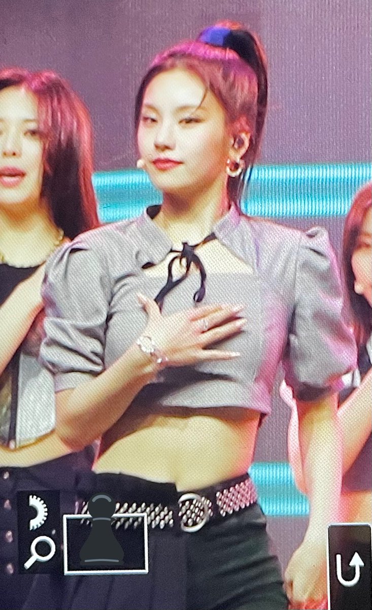 SIMENT_ITZY's tweet photo. 211114 월드케이팝 프리뷰 

예지야 무대 넘 오랜만🖤

#있지 #ITZY #예지 #YEJI https://t.co/3GecxPHGst