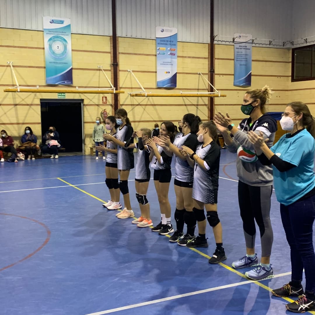 MEncarna9's tweet photo. Primera victoria de nuestro equipo Sek C.D Alborán vs Imelius Albayana en la competición alevín femenina organizada por @FAVB_ y @davb_favb por 2-0.siendo el 1 set 25/6 y el 2 set 25/14 para el equipo local.
Always positive!!! https://t.co/d3sr92MpaQ