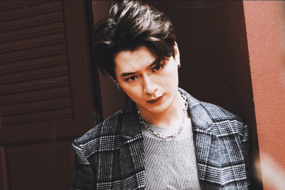 kristfilms's tweet photo. shaking crying screaming hyperventilating bc he looks freaking good!!!!!!!!!!!!! [ #KristPerawat #HugmagxKristPerawat ] https://t.co/djbgysMsKq