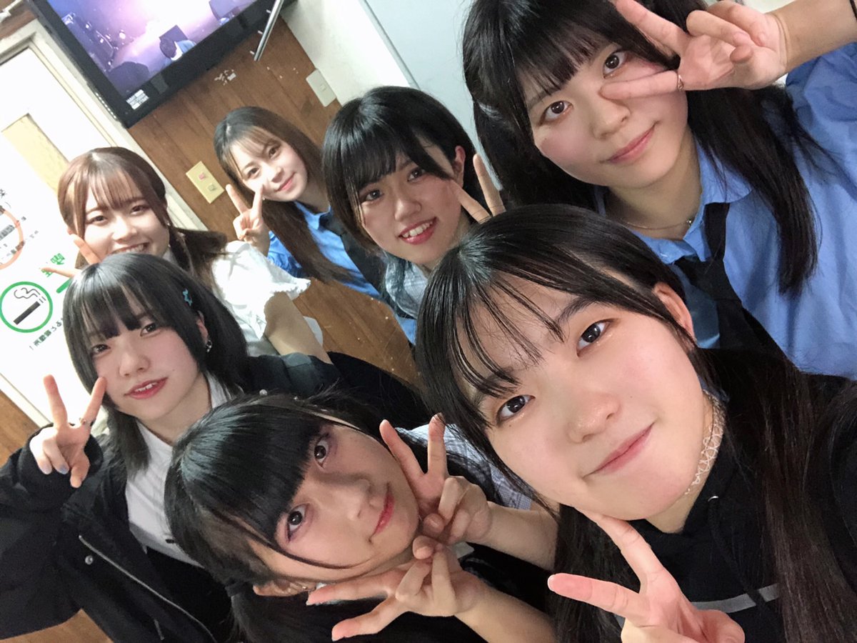 7CHANGE_SENDAI's tweet photo. こんばんは⭐️
今日のイベント終了しました〜!!
久々のイベントでしたが、とても楽しかったです!ライブもりあげてくださった方、物販にきてくださった方、ありがとうございます🙇♀️
@Honey_effect_ さんと初写真!📷✨
@hirosegakuin さん大好き💗
#りお #7change https://t.co/CU36aLX3Yh