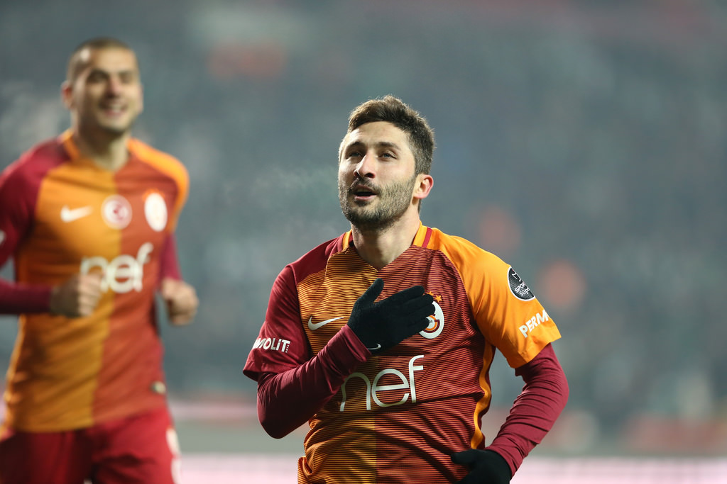 Sabri Sarıoğlu: "Ben Galatasaray'ı bırakmadım. 2-3 sene önceden başlayıp, Galatasaray'dan ayrılmam için neler neler yaptılar. Çok üzücü şeyler yaşadım ama Galatasaray sevgimden konuşmadım." (NTV)