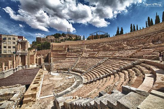 ct_turistica's tweet photo. Hola amigos de @LaOpiCartagena 👋🏻
Hoy os voy a enseñar la diferencia entre un Anfiteatro y un Teatro.
Si tiene forma de elipse es un Anfiteatro.
Si tiene forma semicircular es un Teatro.
Y hasta aquí nuestra lección de hoy.
Gracias 😊 https://t.co/e2l308Xcum