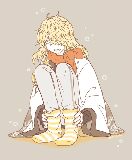 足が冷えるって言ってたら坊主らがもこもこの靴下をくれた😊 