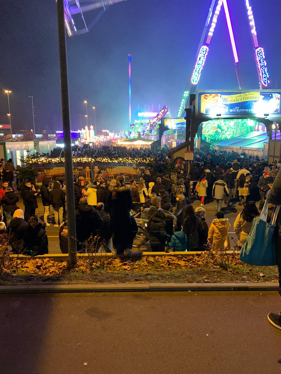 GirlGerma's tweet photo. Meine Mädels und ich wollten gestern eigentlich auf den #Weihnachtsrummel gehen..WOLLTEN
#spreaderevent #covid #Weihnachtsmarkt #b1311 #Berlin #Lichtenberg
Das wars mit Märkten für dieses Jahr! https://t.co/LdO72QSUed