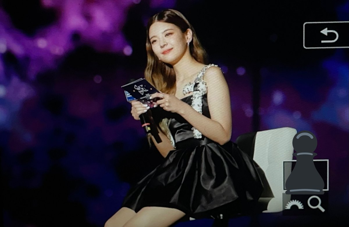 SIMENT_ITZY's tweet photo. 211114 월드케이팝 프리뷰 리아 

👑 

#있지  #ITZY  #리아  #LIA https://t.co/2MNtEzERUC