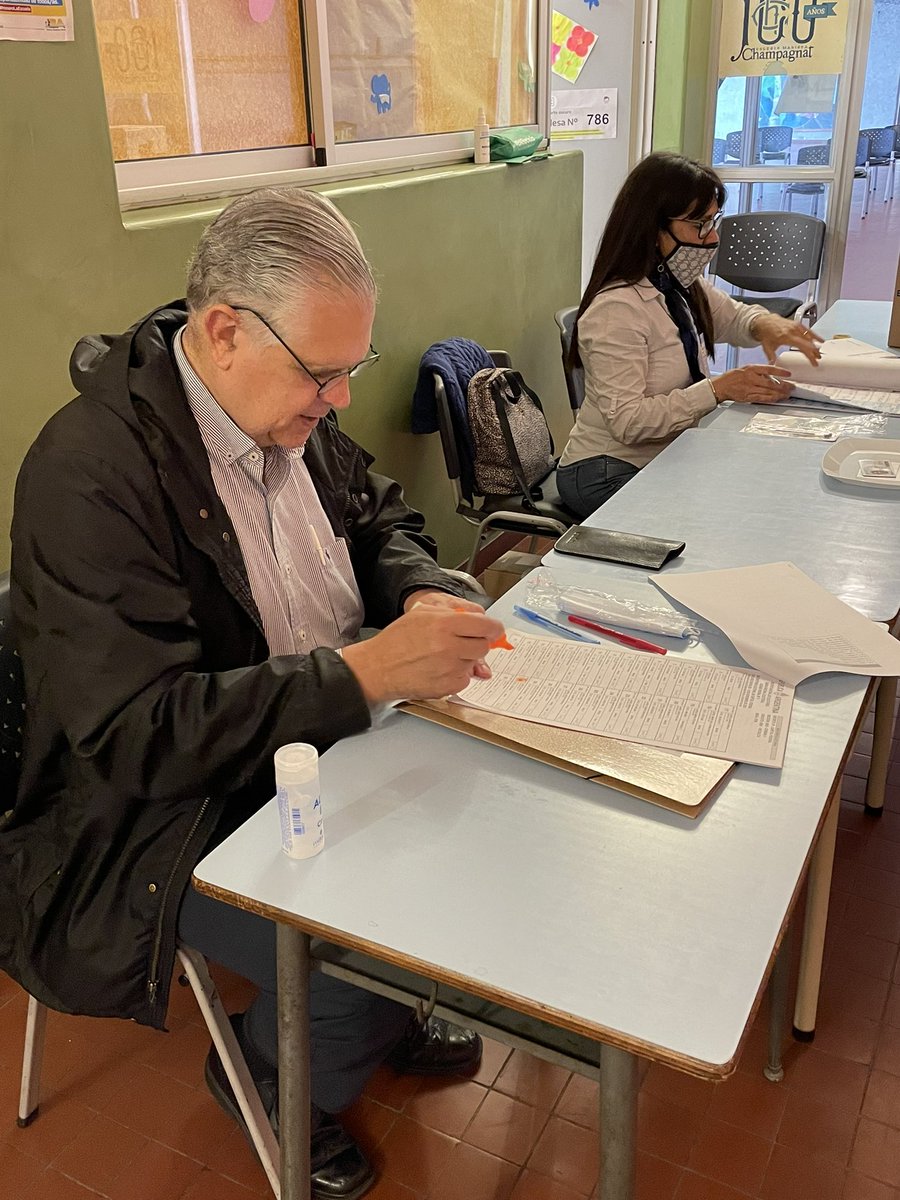 Votando y fiscalizando. Hoy empezamos a recuperar Argentina.