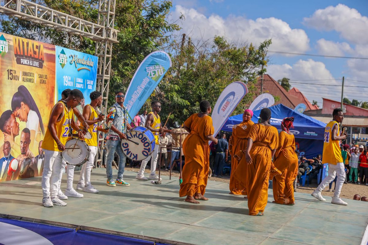 azamtvtz's tweet photo. #Jambo linazidi kuwa #Jambo …tunaweka mambo sawa kwa burudani hapa Mbagala, kama uko mbali na viwanja hivi vya #Zakhiem sogea sasa kwenye luninga yako na fungua chaneli ya #SinemaZetu

Itakuwa MBASHARA #SinemaZetu kuanzia saa 10.00 Jioni

#JamboJambo #Kombolela #BekiTatu #Kitasa https://t.co/NN2x6n2wHK