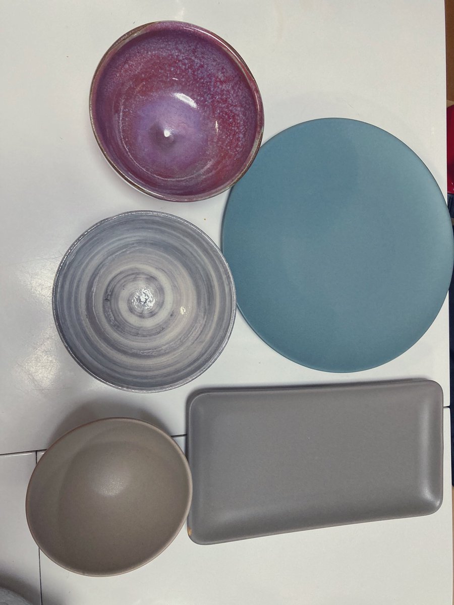 3kids2522's tweet image. 窯まつり行ってきた😍
真ん中のお茶碗以外B品やけど、どこがB品かと思うぐらい🥺
B品は3桁やしめちゃいい買い物した☺️#sueki