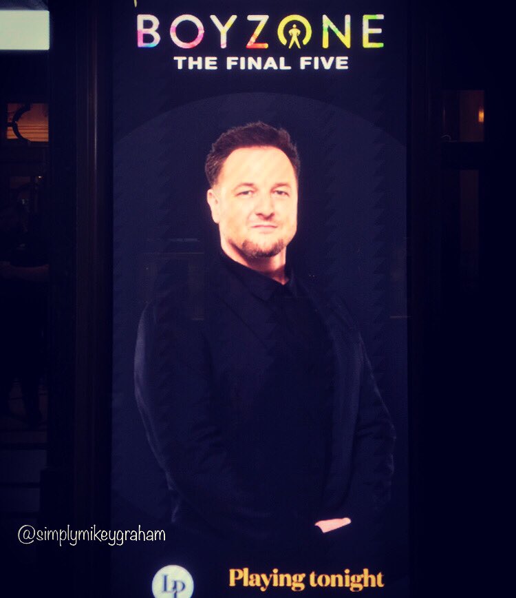 simplymikeygra1's tweet photo. Memories of the Palladium! If only the show was tonight @MRMIKEYGRAHAM, if only! (Credit- admin photo) #SimplyMikeyGraham #MikeyGraham #Boyzone #FinalFive #RewindRepeat https://t.co/uLf90ovv4k