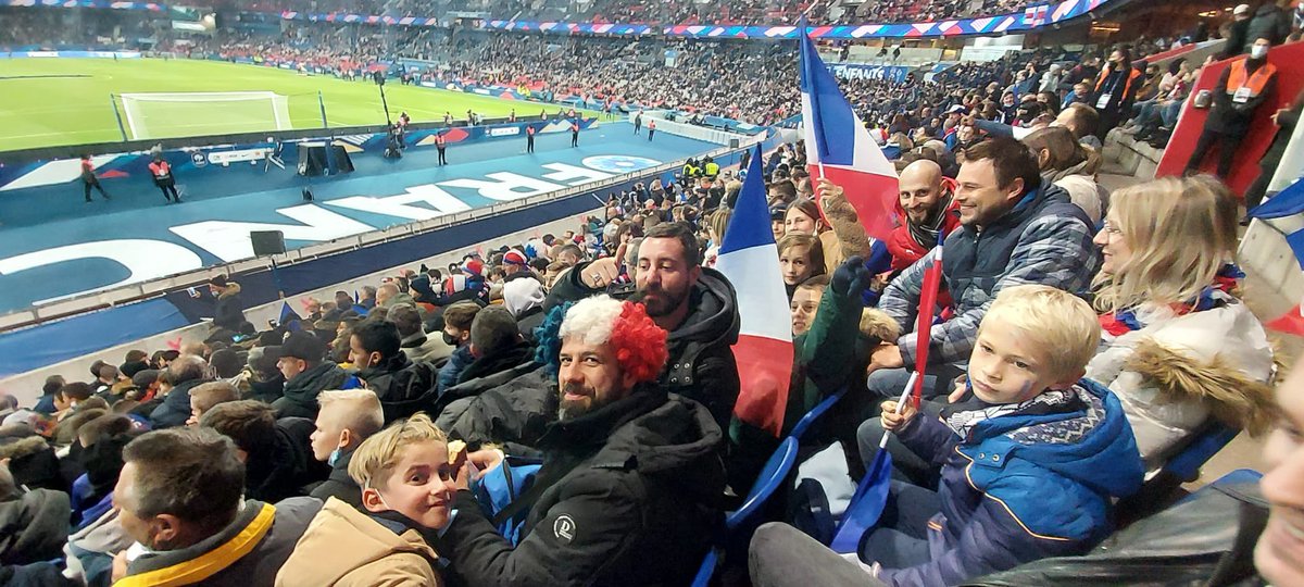 cavs08000's tweet photo. 🖤💜 FRANCE 🇫🇷 - KAZAKHSTAN 🇰🇿💜🖤

Voici quelques photos de notre sortie au Parc des Princes, hier, lors du match @FFF ⚽️ !

Une moment magique pour les enfants licenciés de notre club avec ce score de 8 à 0 !

Merci aux parents enfants et bénévoles du club pour cette sortie. 💪 https://t.co/XeDmAmGsPc