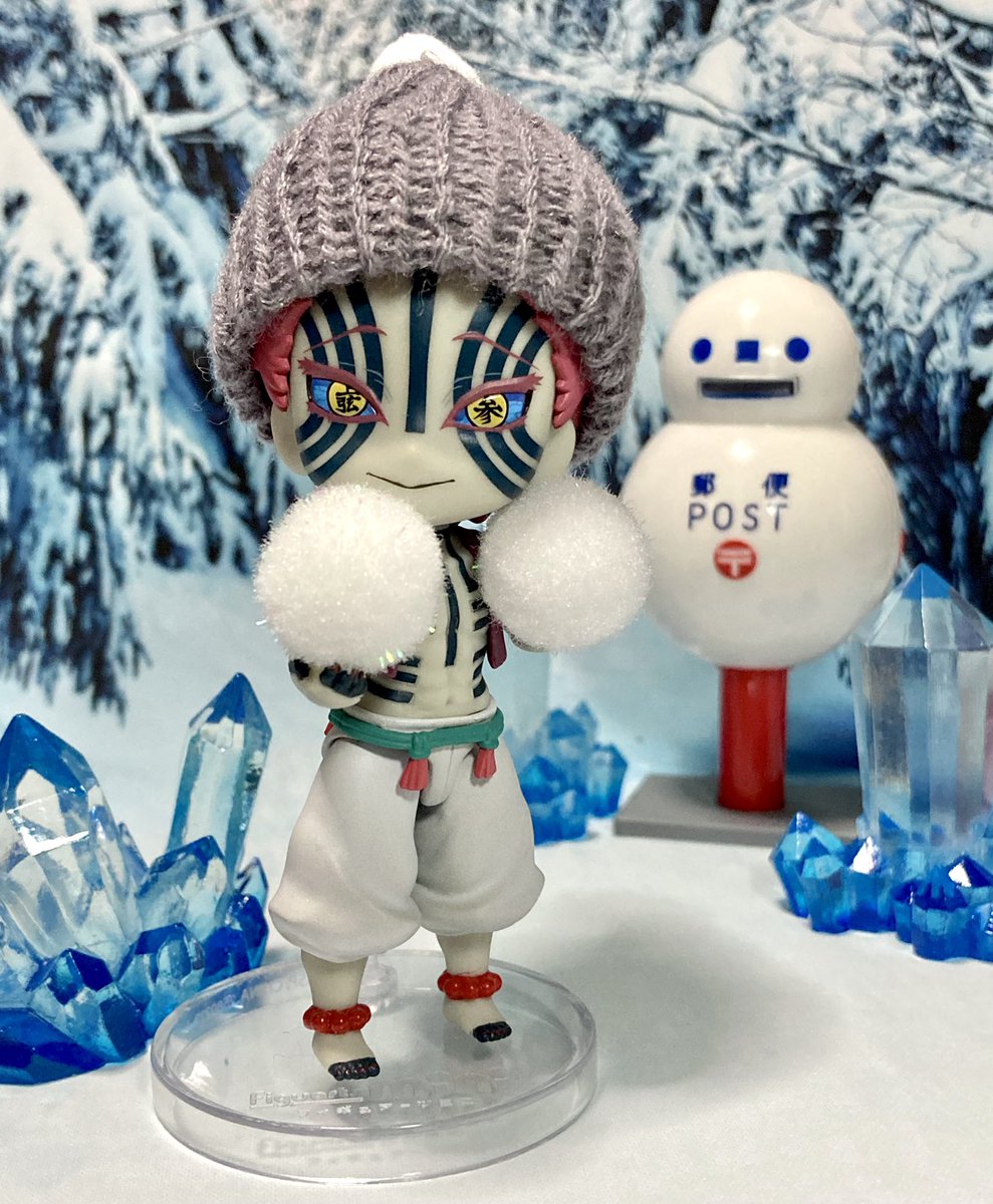Gaeri_tora's tweet photo. 雪遊び❄⛄
猗窩座アーツミニにセリアの人形用ニット帽被せたら頭のシルエット可愛くなった(*´ω`*)✨
#フィギュアーツミニ #Figuartmini #セリア https://t.co/XJA90cUS3i