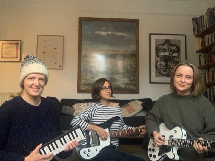This is very exciting; Electrelane @electrelaneyeah are back, working on new music ❤️‍🔥 🌟 “It was our first time writing new songs together in 15 YEARS!” More info @brooklynvegan brooklynvegan.com/electrelane-wo…