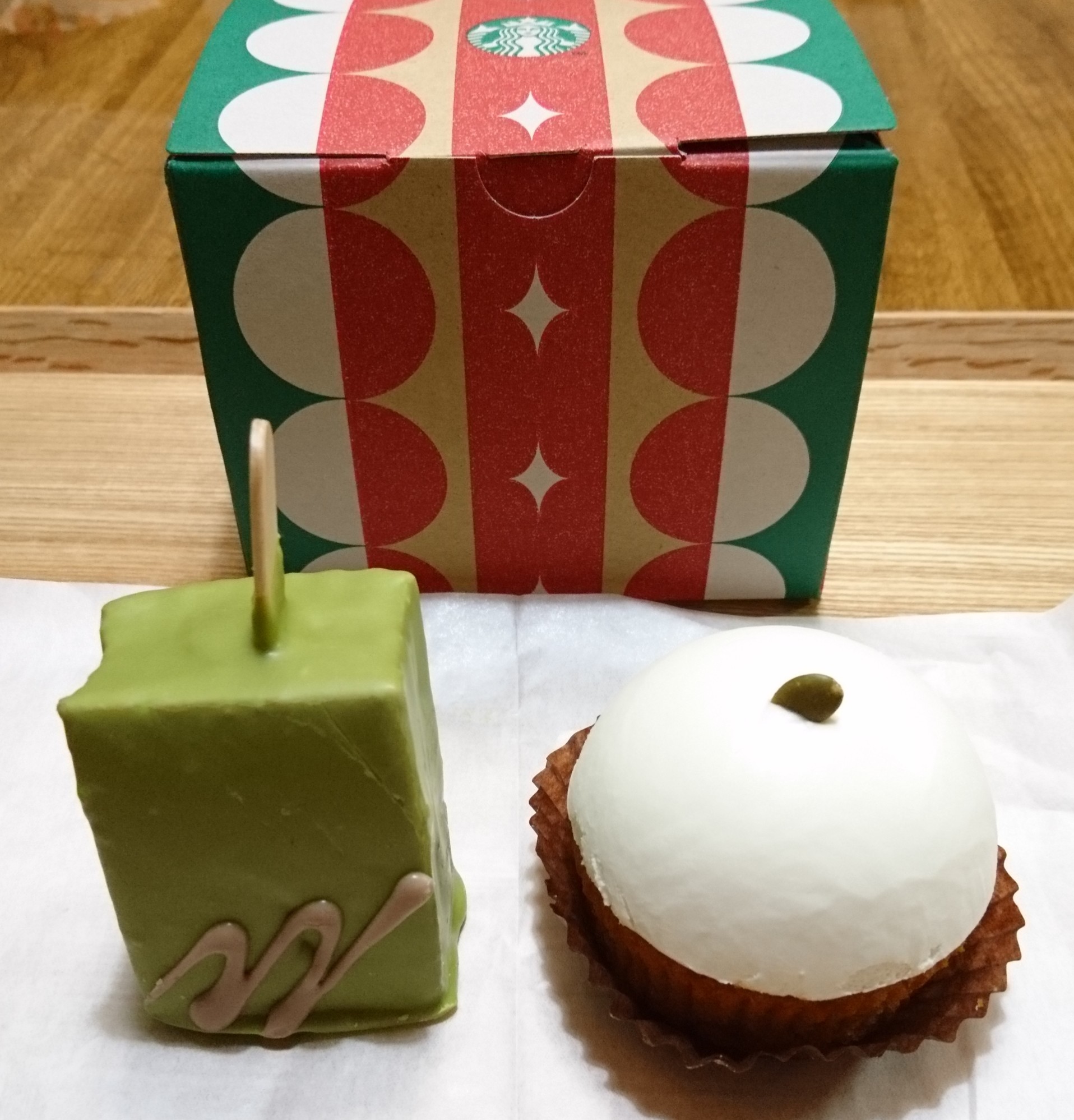 Me Starbucks 抹茶 コーヒークリームポップ 豆乳パンプキンケーキ 見た目の可愛さで購入意欲をそそられる Starbucks スターバックス スタバ スタバのフード ケーキ テイクアウト T Co Jpaeey6yej Twitter