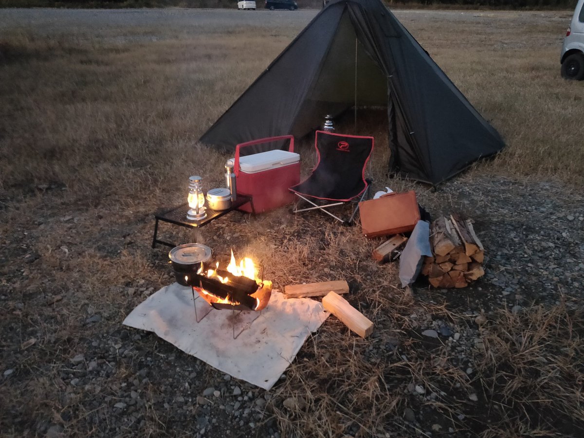 norisolocamp's tweet photo. 初めてのワンポールテント。
ちょっとづつキャンプ道具が増えてきて嬉しい https://t.co/6Zs9hKoWDj