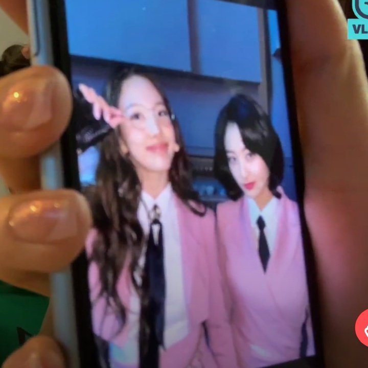nayeon thinker #FormulaOfLove tweet media