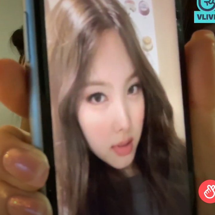 nayeon thinker #FormulaOfLove tweet media
